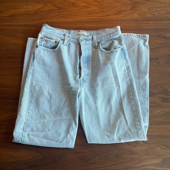 Levi’s Straight Ankle Ribcage jeans light wash in Be Frayed - Picture 4 of 7